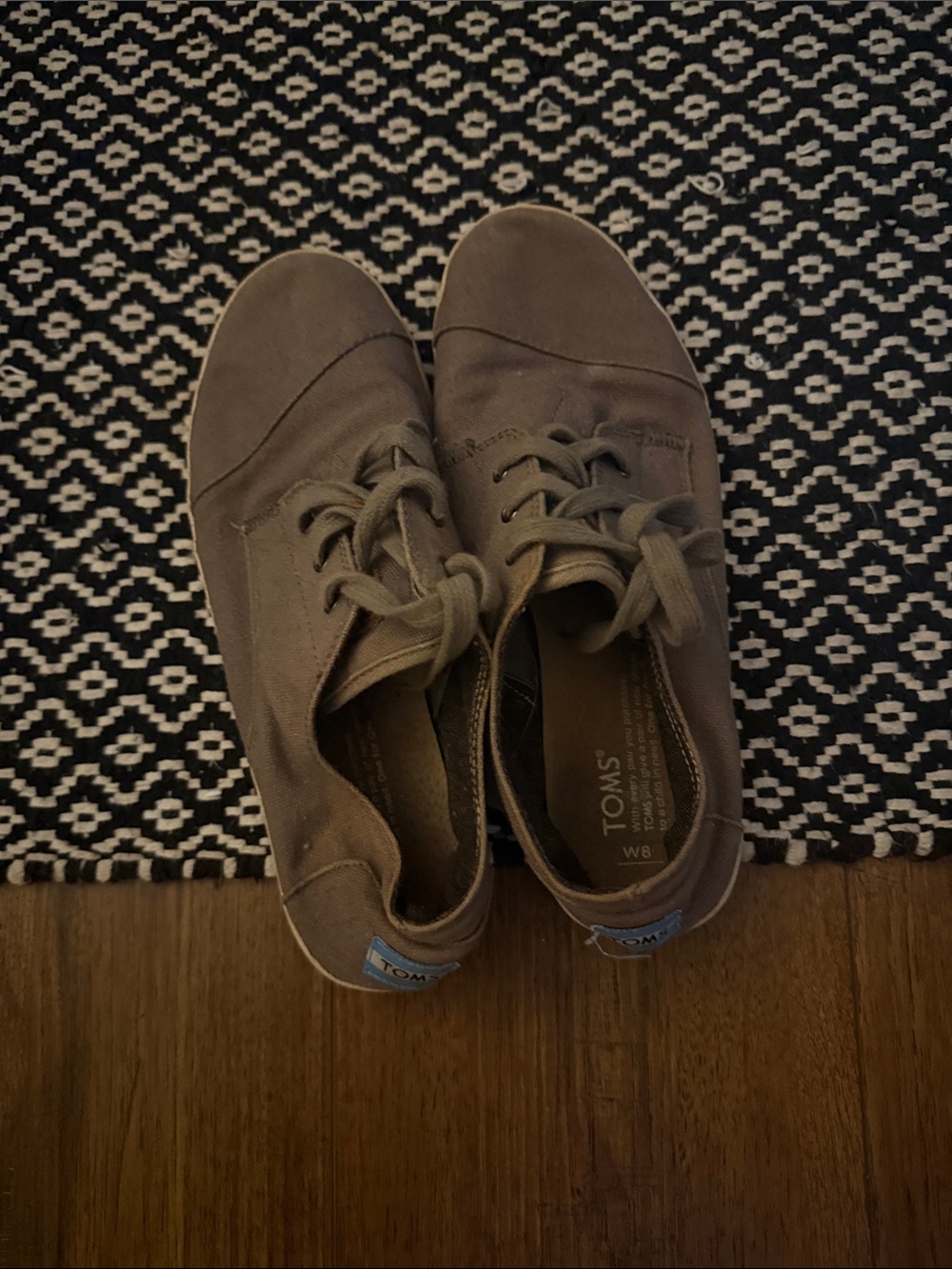 2000s TOMS paseo style lace shoes